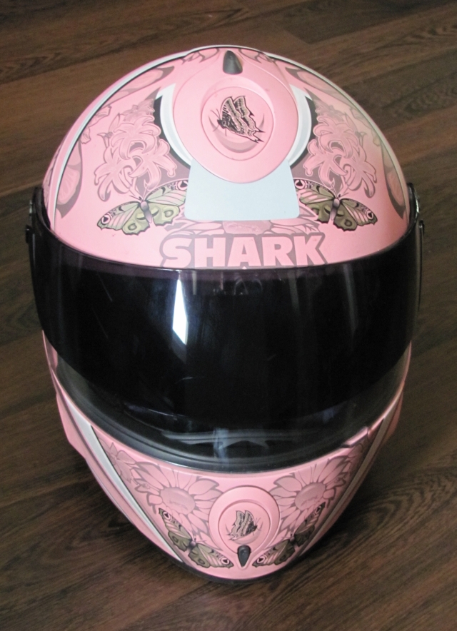 front view of shark s800 in pink with butterfly design